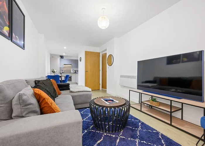 Stylish & Spacious Salford Quays One Bedroom High Floor With Balcony